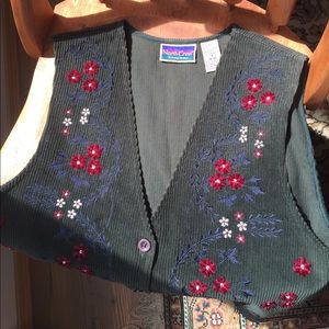 Vintage Emerald Green Embroidered Vest!